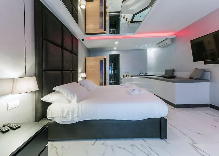 Comola Luxury 3* Naples
